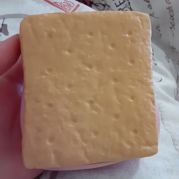 Pink marshmallow s'more - Picture 2 of 2